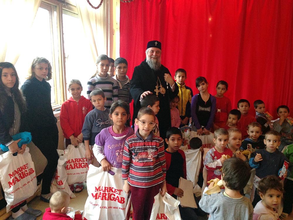 Vizită arhierească la Centrul de Plasament din Târgu Cărbuneşti 75105