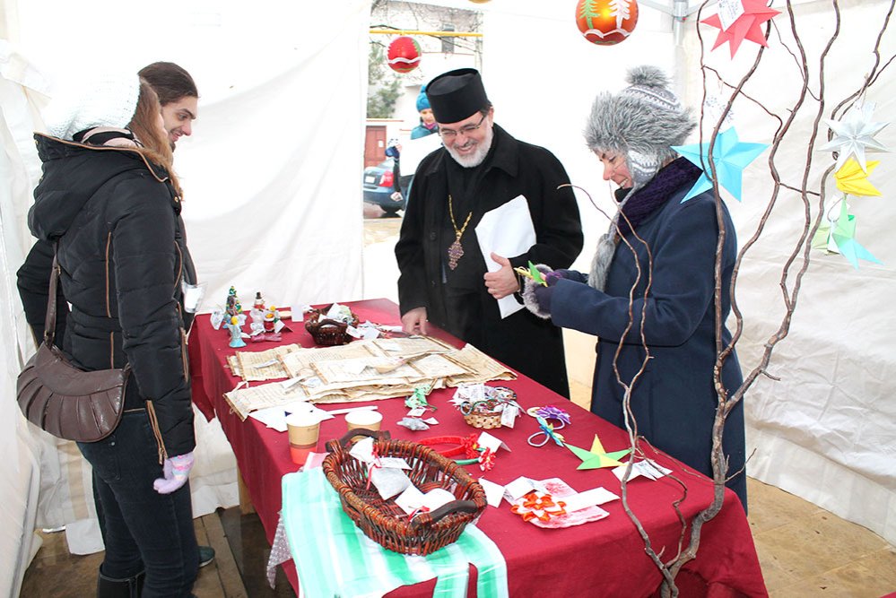 Târg caritabil pentru copii de Sfântul Nicolae la Parohia „Sfântul Fanurie“ - Mihai Bravu 75072