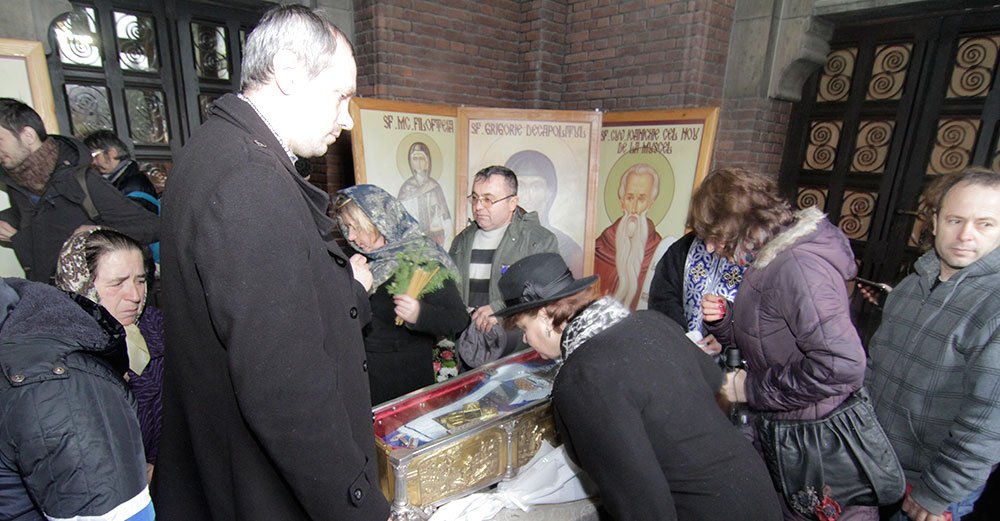 Bătrânul Nicolae şi copila Filofteia, doi sfinţi îndrăgiţi de români 75068