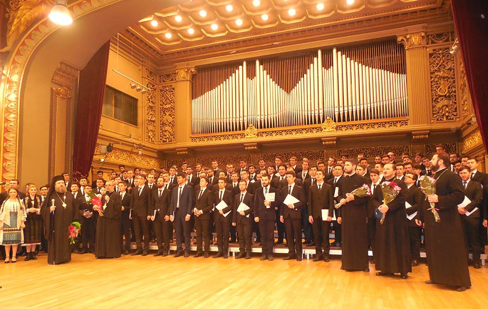 Studenţii teologi au colindat la Ateneul Român 75070