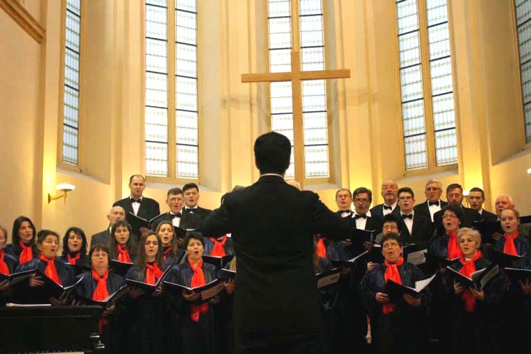 Corala „Arhanghelii“ din Orăştie, premiată la Praga 75028