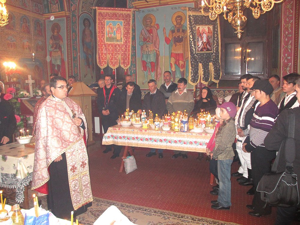 Tradiţii şi obiceiuri de iarnă la Râu Sadului 75031