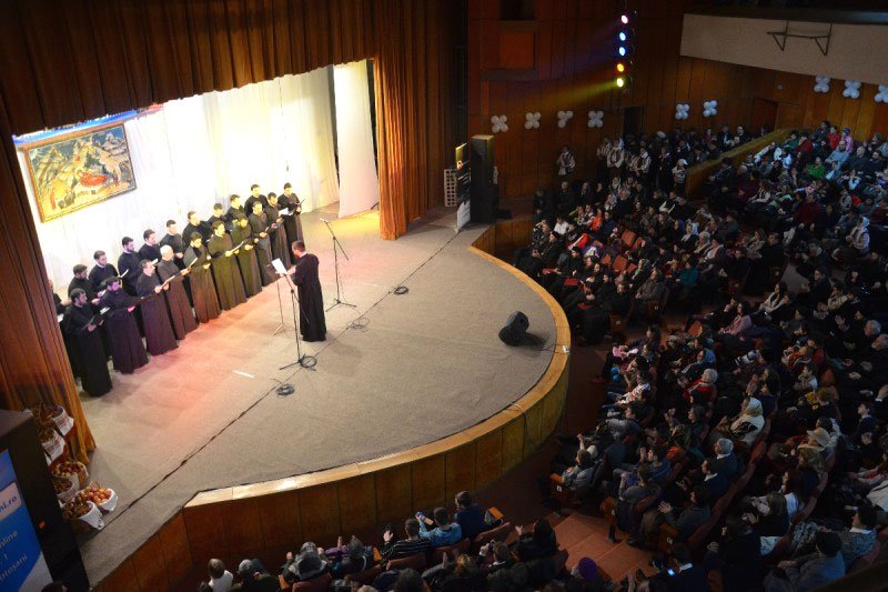 „E vremea colindelor…“, la Casa de Cultură a Tineretului din Botoşani 74948