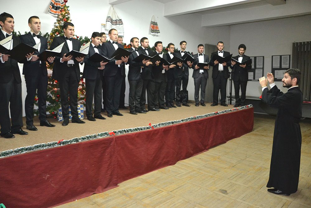 Spectacolul tradiţional de colinde „Asta-i sara de ajun!“ la Caransebeş 74956