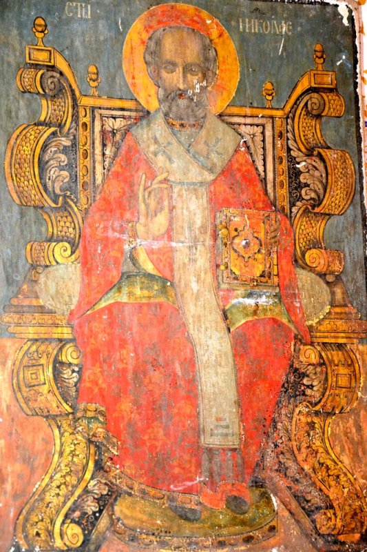 Oprişeşti, un sat îmbătrânit şi o bisericuţă în ruină 74940