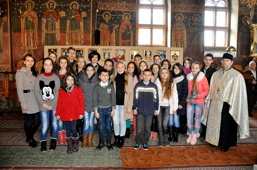 Expoziţia „Icoana copilului“, vernisată la Răşinari 74866