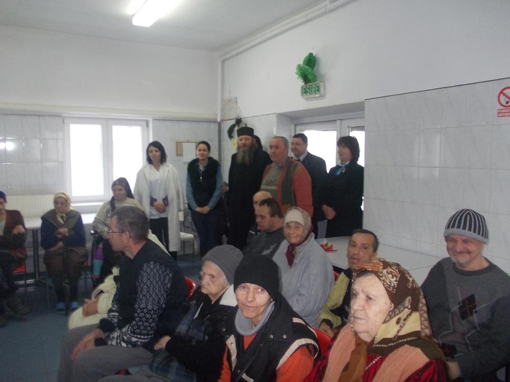 Momente de bucurie pentru bătrânii de la Centrul de Îngrijire şi Asistenţă din Dorohoi 74780