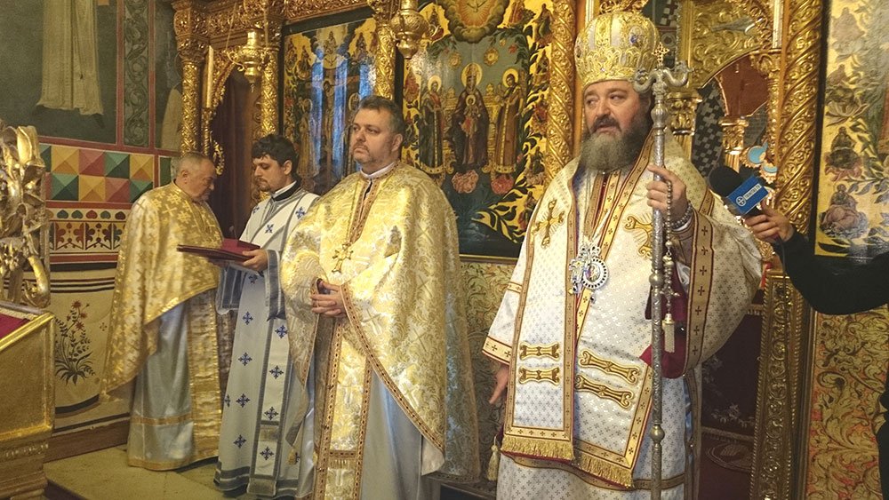 A fost sfinţită catapeteasma Bisericii „Sfântul Gheorghe“-Nou 74764