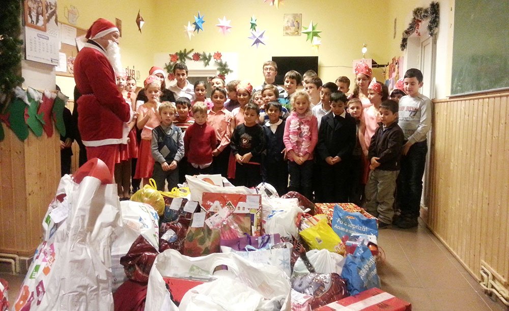 Activităţi filantropice de Crăciun 74760