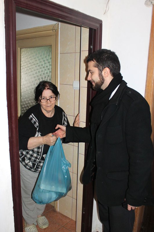 Ajutor alimentar de Crăciun pentru 120 de familii sărace din Parohia Iancu Vechi – Mătăsari 74741