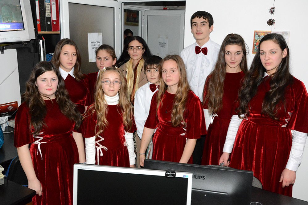 Colindători la redacţia din Iaşi a „Ziarului Lumina“ 74756