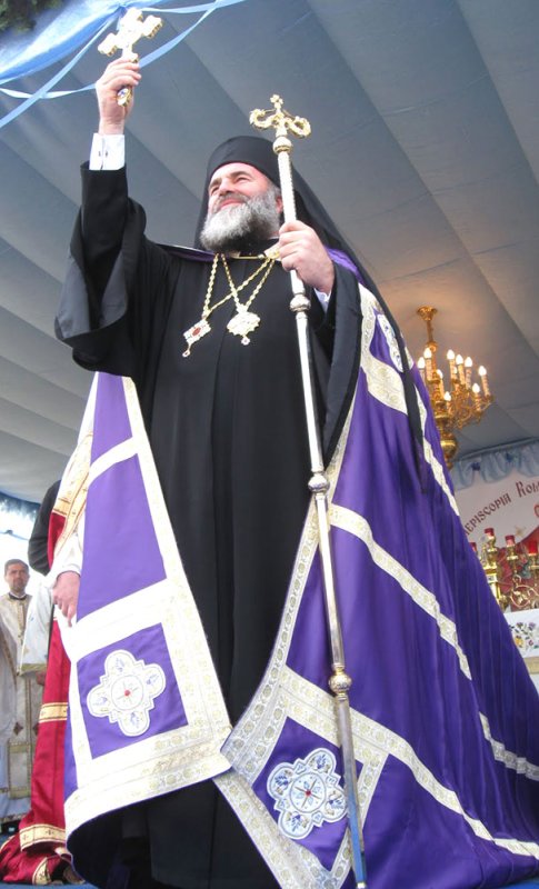 Întronizarea noului arhipăstor al Eparhiei Romanului şi Bacăului 74723