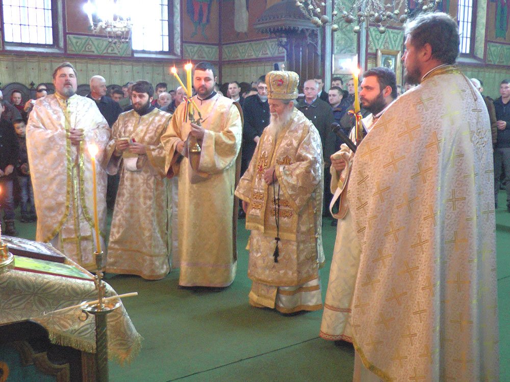 IPS Părinte Pimen a slujit în Parohia Horodnic de Sus 74725