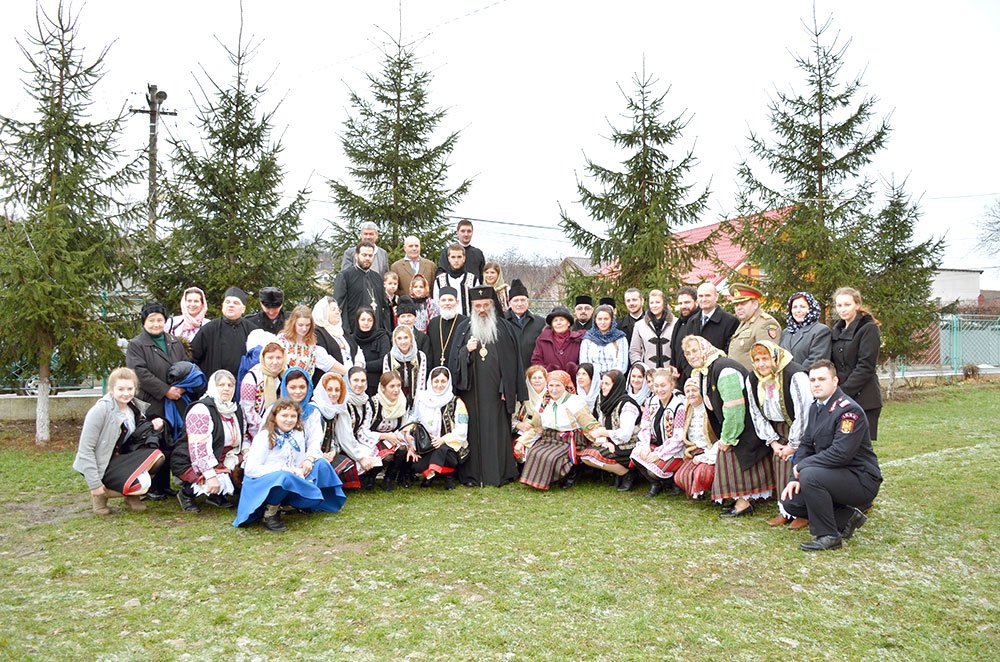 Liturghie arhierească în Parohia „Sfinţii Împăraţi Constantin şi Elena“ - Gara Veche din Piatra Neamţ 74724