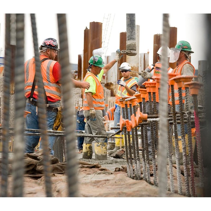 Industria construcţiilor, în scădere accentuată 74688