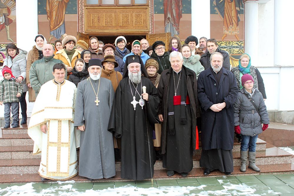 Liturghie arhierească în Parohia Lunca Jiului 74676