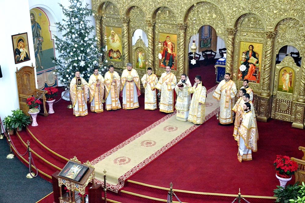 Sărbătoarea Crăciunului cu slujbe arhiereşti 74679
