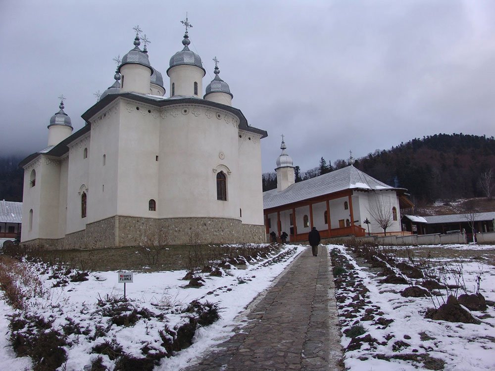 Hram la Mănăstirea Horaiţa din judeţul Neamţ 74625