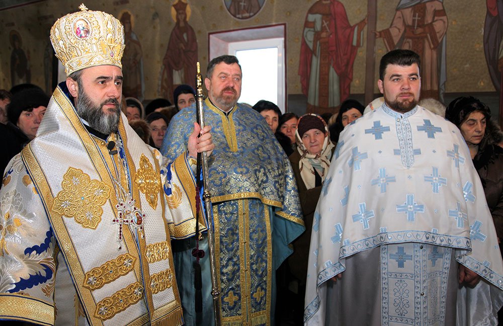 Hramul parohiei vrâncene Hânguleşti 74577