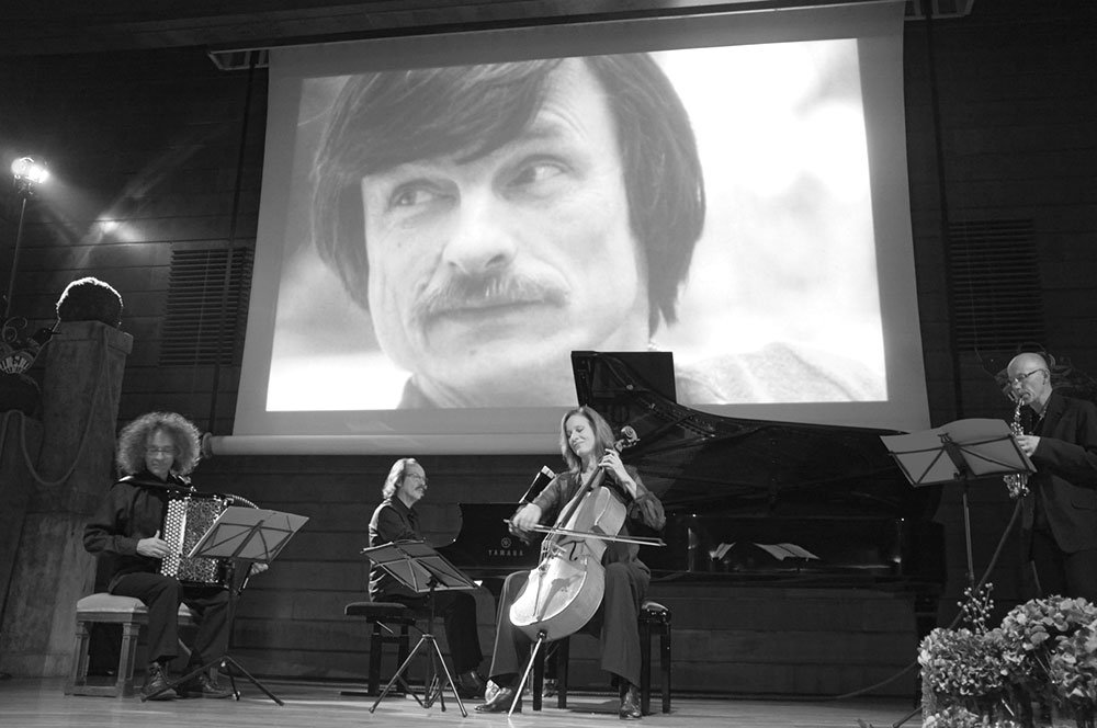 „Încerc uneori să nu privesc lumea prin ochii şi filmele lui“ 74578