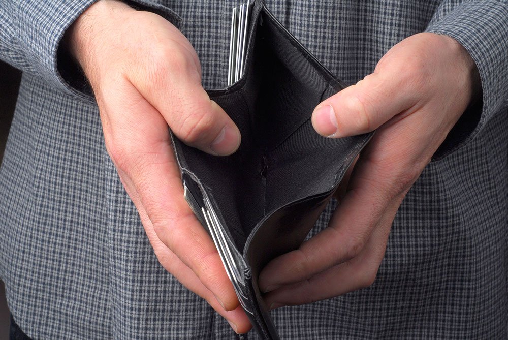 Veniturile românilor se duc pe mâncare, utilităţi şi taxe 74581