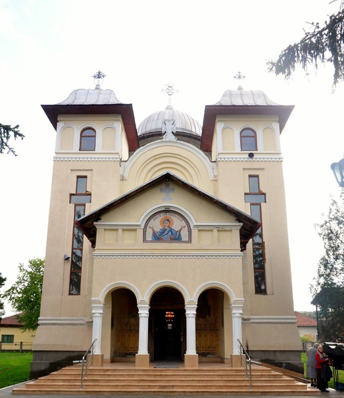 Slujbă arhierească la Biserica „Sfânta Parascheva“ din Strehaia 74458