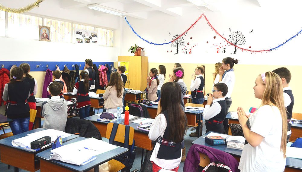 Educaţia religioasă, drept fundamental al omului în societatea românească şi europeană 74400