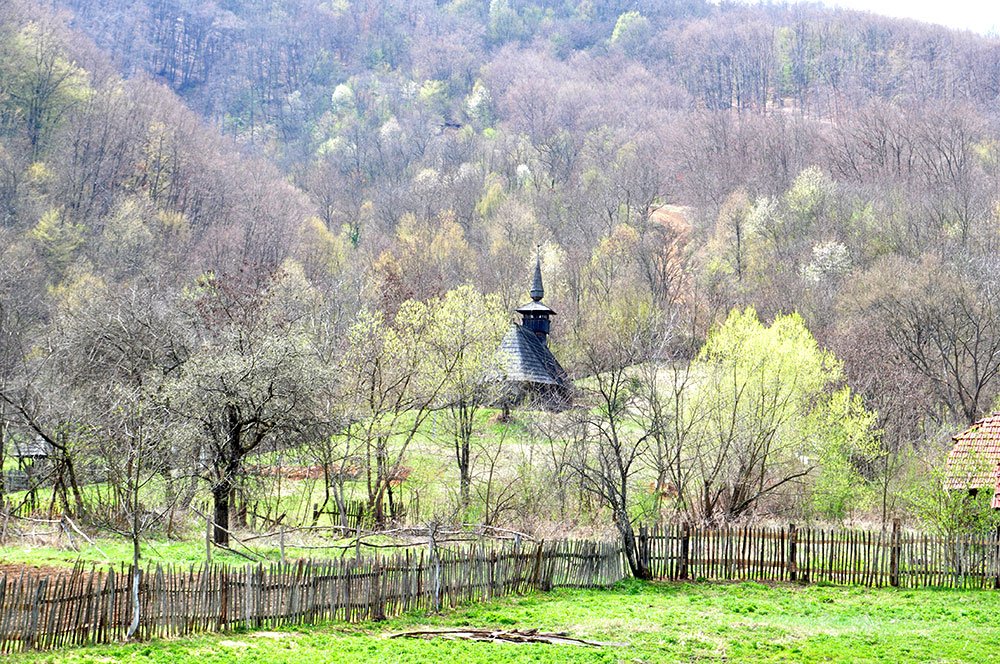 Expoziţie de fotografie cu biserici de lemn 74383