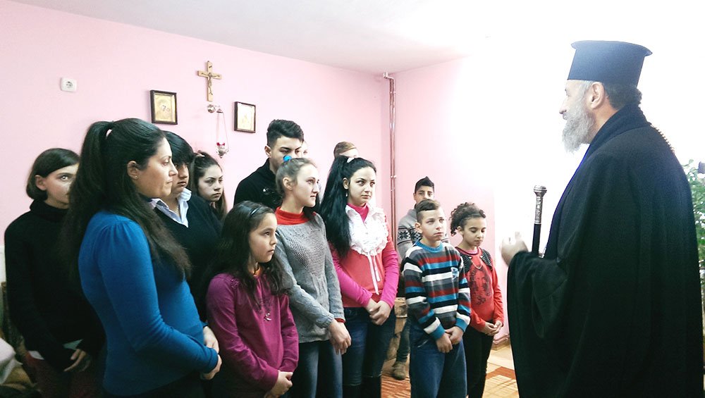 IPS Irineu la Aşezământul „Sfântul Vasile cel Mare“ 74388