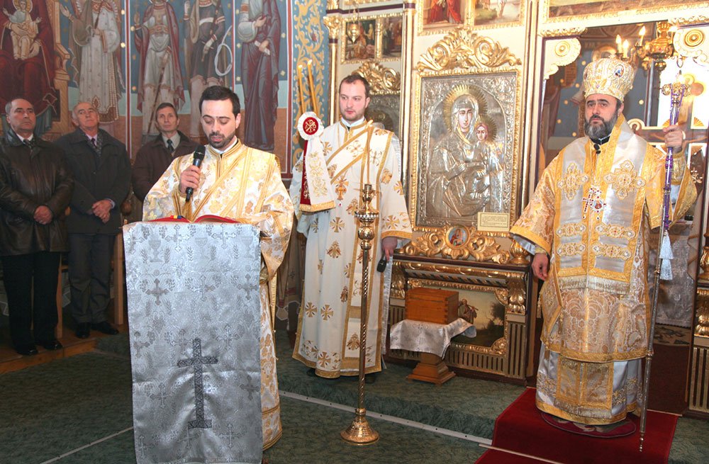 Liturghie arhierească la Parohia Bahne din Focşani 74380