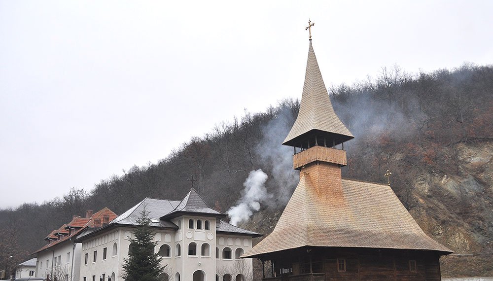 Hram de tradiţie la Mănăstirea Vodiţa 74371