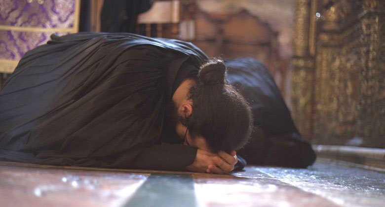 Între nevoinţă şi ipocrizie, sau despre două moduri de a fi 74361