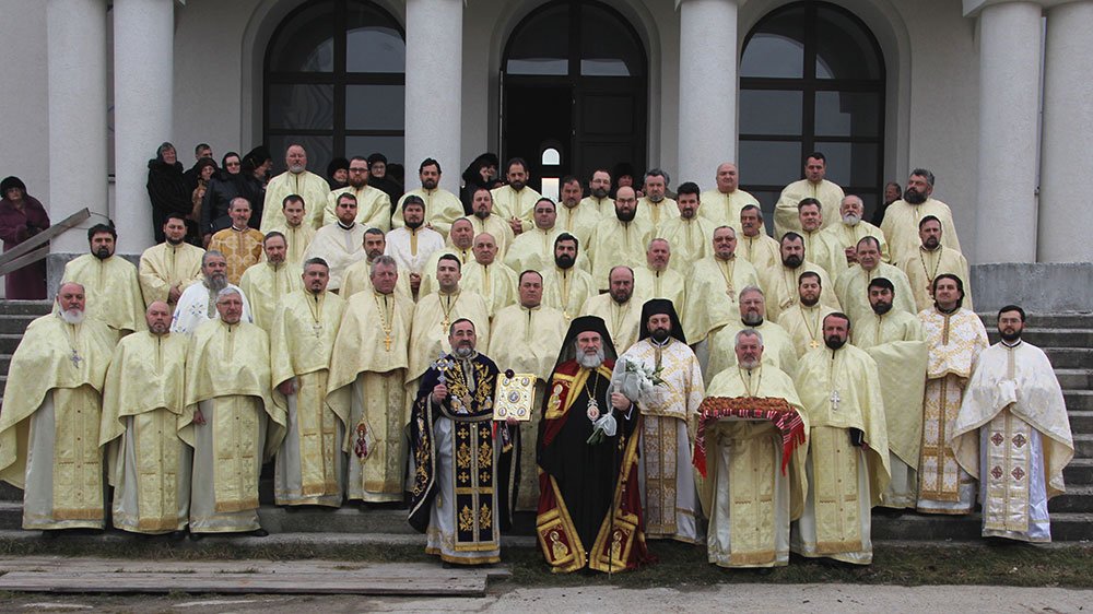 „Sărbătoare deosebită“ la sinaxa preoţilor Protoieriei Oneşti 74346