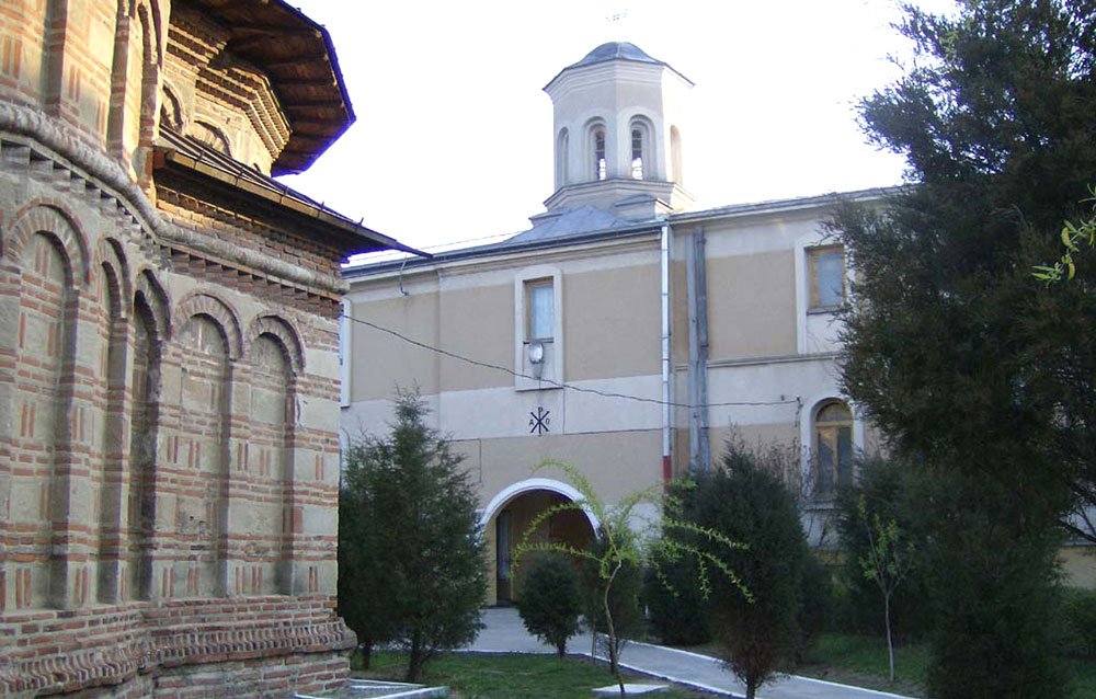 Seminarul din Craiova se pregăteşte de sărbătoare 74305