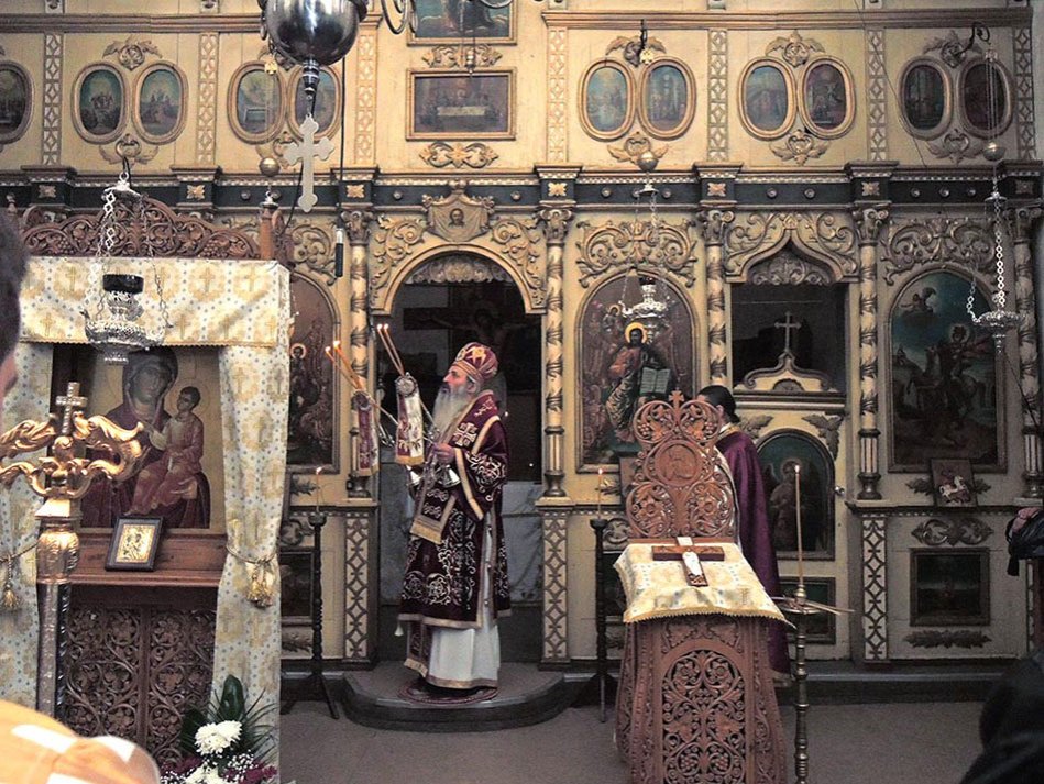 Sfântă Liturghie săvârşită de IPS Mitropolit Teofan la Mănăstirea Bârnova 327110