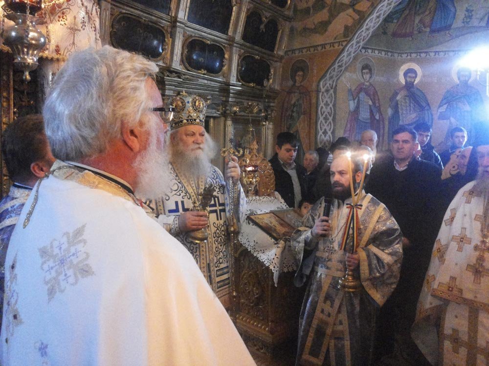 Binecuvântare arhierească în Parohia Pipirig II 74212