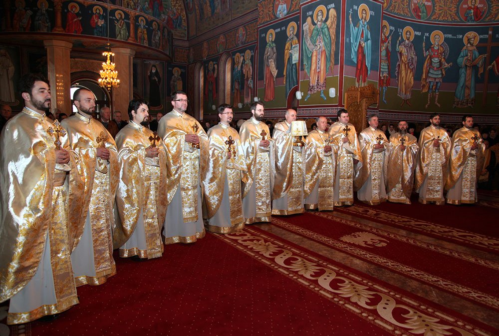 Hramul Catedralei Arhiepiscopale şi al Seminarului Teologic din Buzău 74140