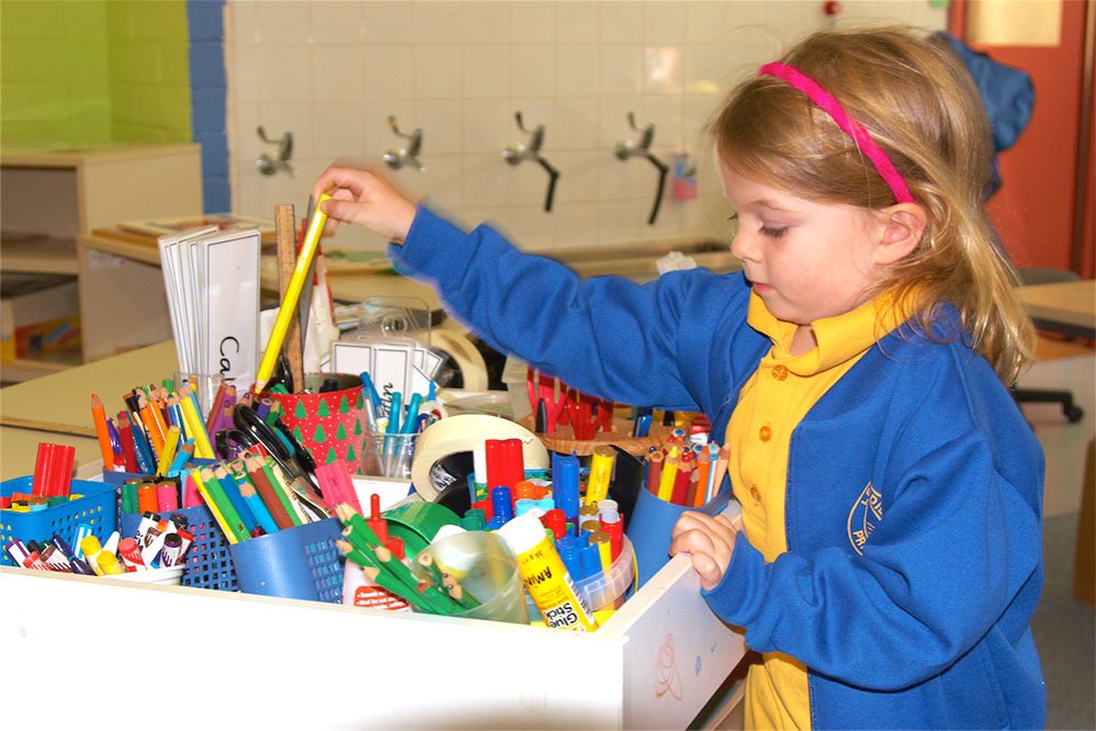  Încep înscrierile în învăţământul primar 74101