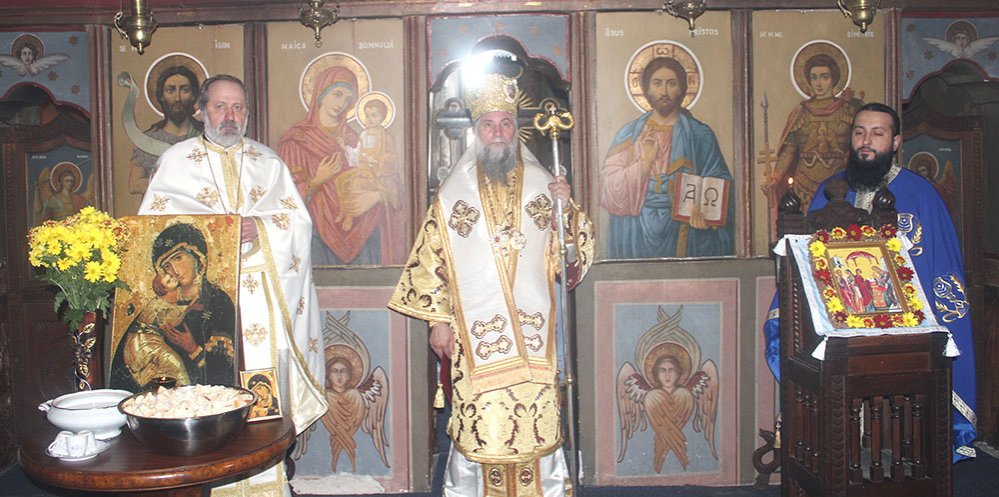 Liturghii arhiereşti la Jitianu şi Turnu Severin 74093