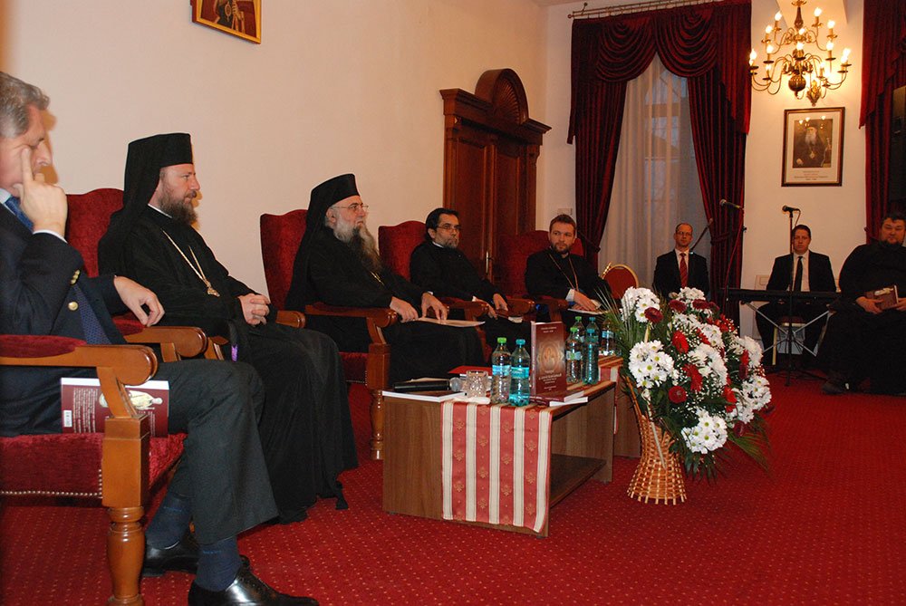 Preasfinţitul Emilian Lovişteanul a lansat o nouă carte 74064