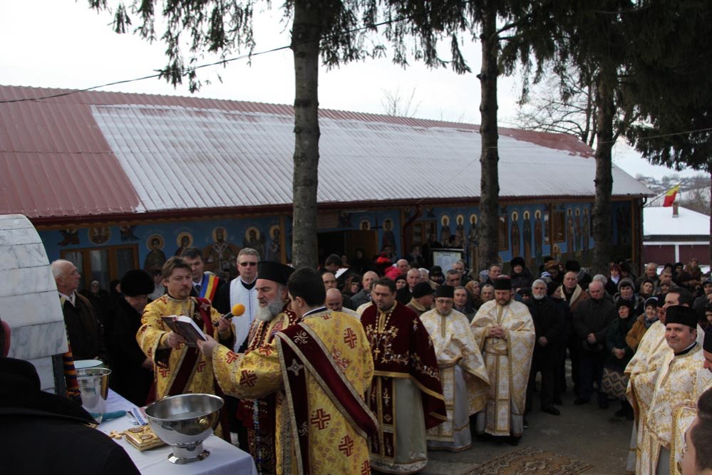 Binecuvântare arhierească în Parohia Ruginoasa din Protopopiatul Roman 74009