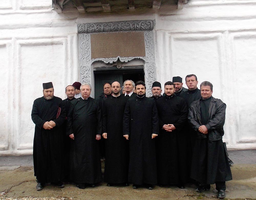 Liturghie arhierească la Parohia Harşu 73975