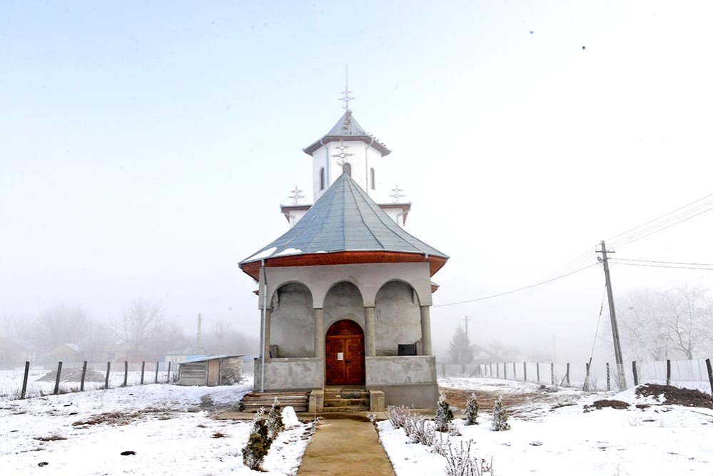 Au luptat să aibă o biserică în sat 73953