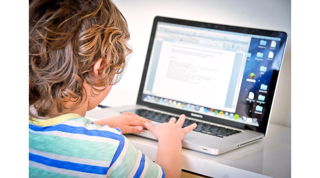 Copiii şi pericolele de pe reţelele de socializare 73960