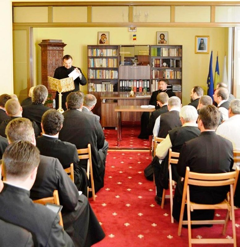 Întâlniri ale tinerilor din Alba Iulia la ateliere de lucru şi seri de rugăciune 73946