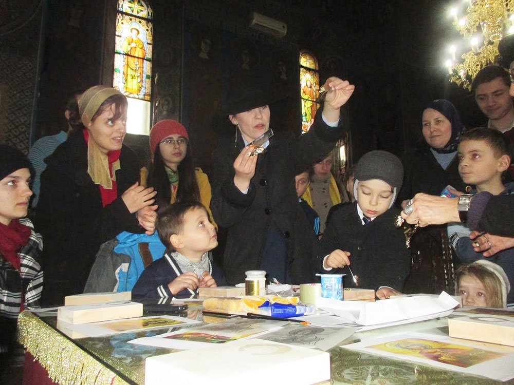 Atelier de pictură pe lemn la Parohia „Sfântul Pantelimon“-Foişorul de Foc 73862