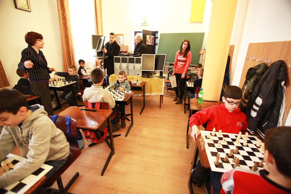 Copiii de la centrele de zi din Sibiu au primit daruri 73852