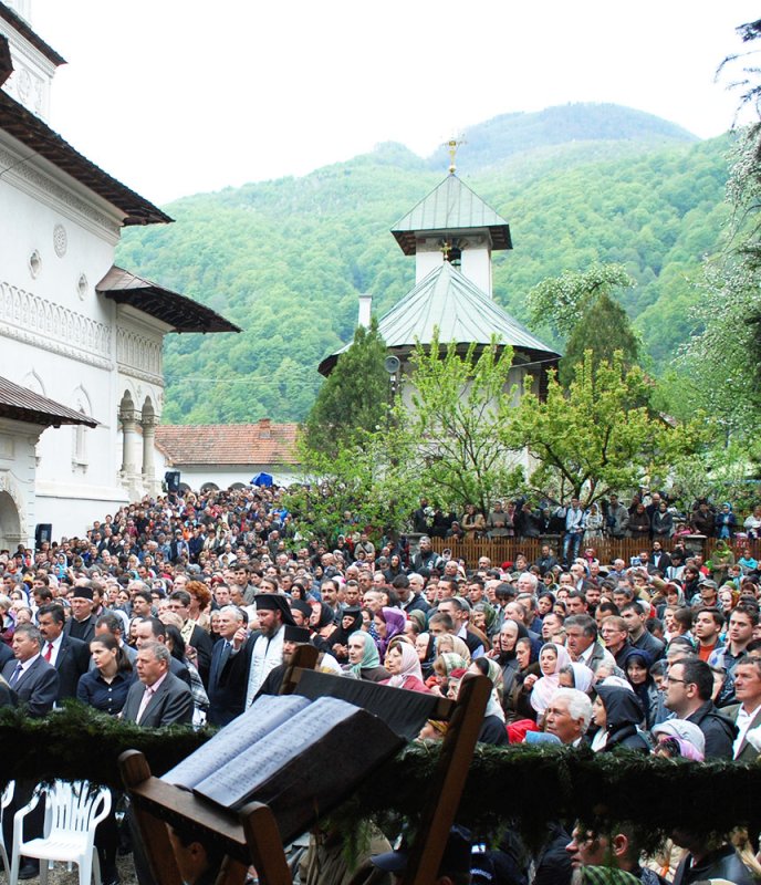 Iubirea jertfelnică, remediu împotriva secularizării 73832