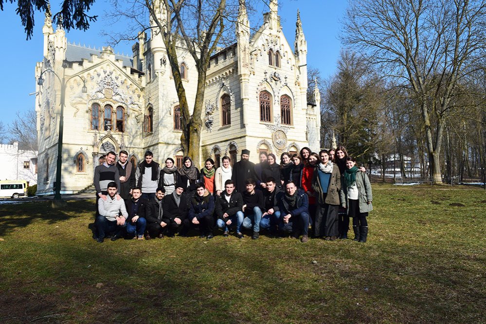 „Misiunea în rândul tinerilor - căutare a sinelui şi prilej de aflare a lui Dumnezeu“ 73828