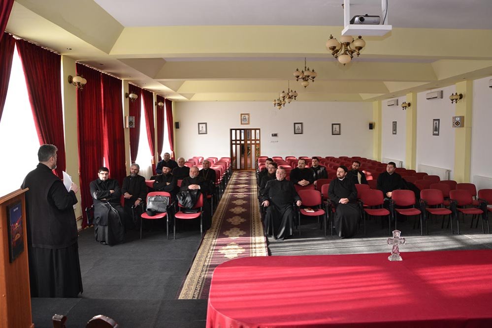 Consfătuire cu preoţii pentru susţinerea orei de religie 73686